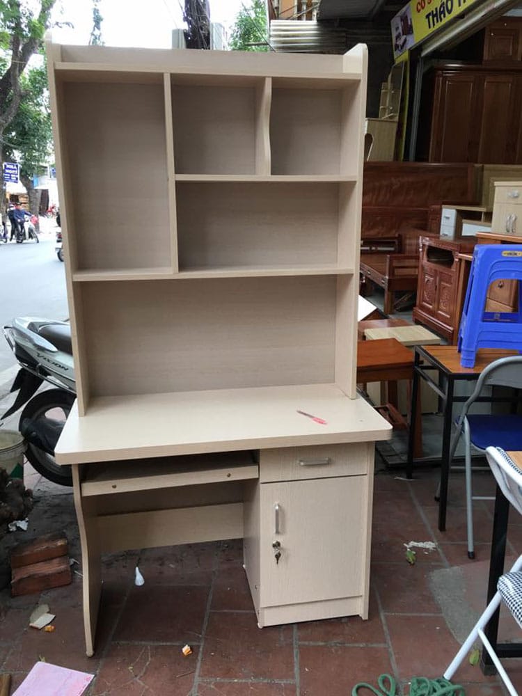 Mẫu bàn liền giá sách màu kẻ trắng rộng 1m giá chỉ 1.000.000 VNĐ