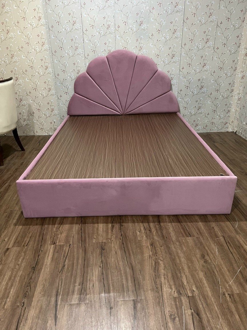 giường gỗ bọc niệm 1m8 x2m