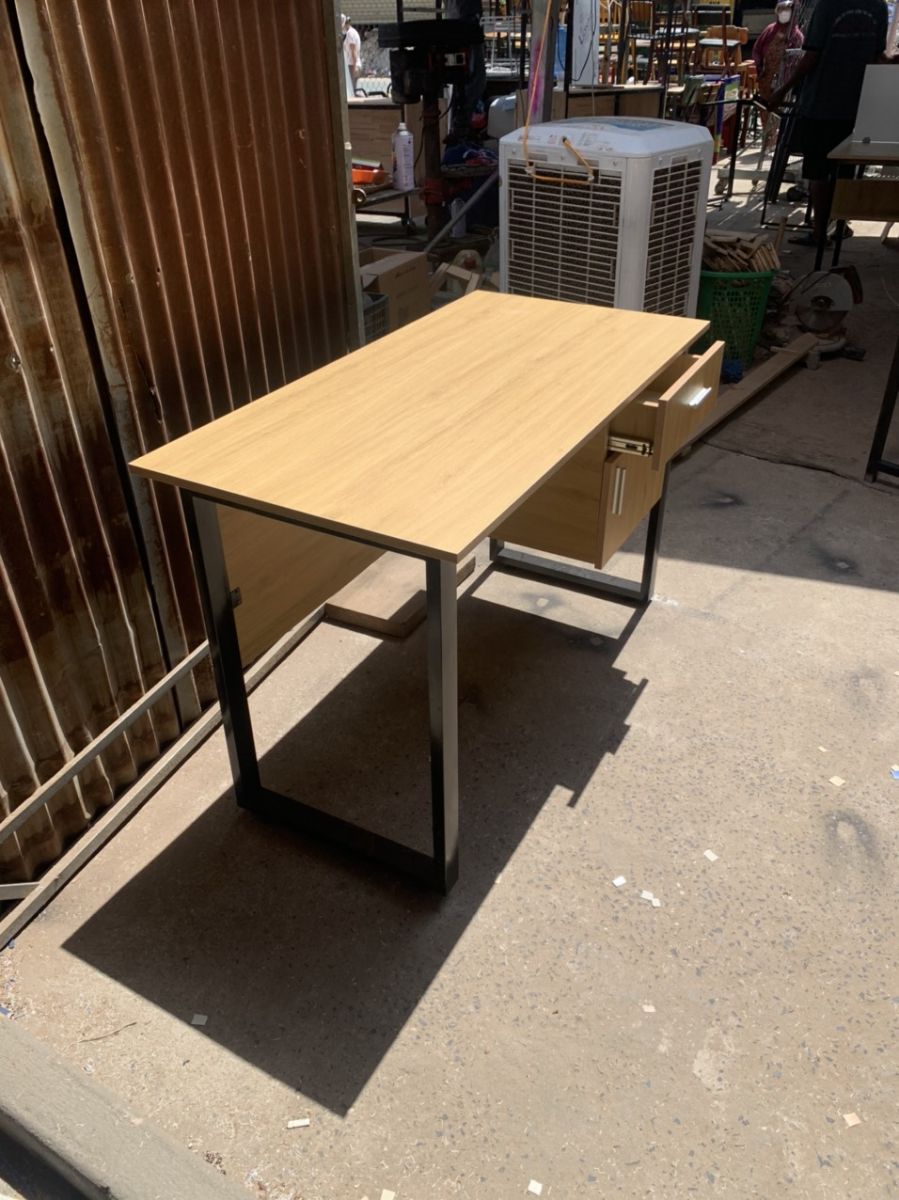 BÀN LÀM VIỆC KHUNG SẮT HỘC TREO  PT 258