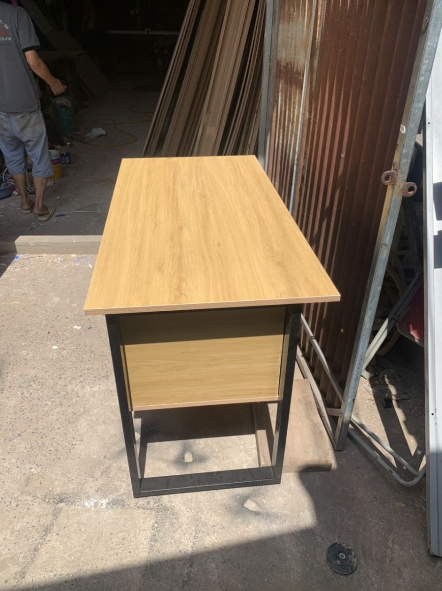 BÀN LÀM VIỆC KHUNG SẮT HỘC TREO  PT 258