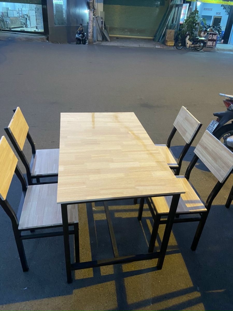 Bàn ghế quán nhậu mặt cao su khung sắt PT256