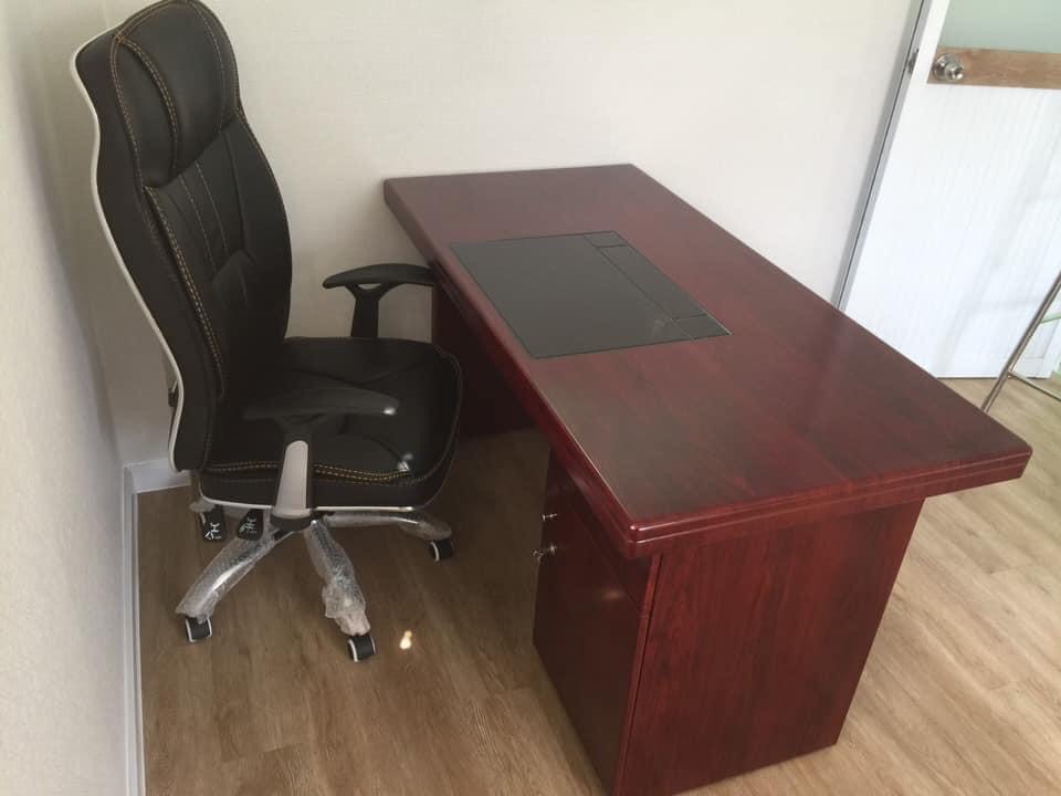 Bàn giám đốc PT014