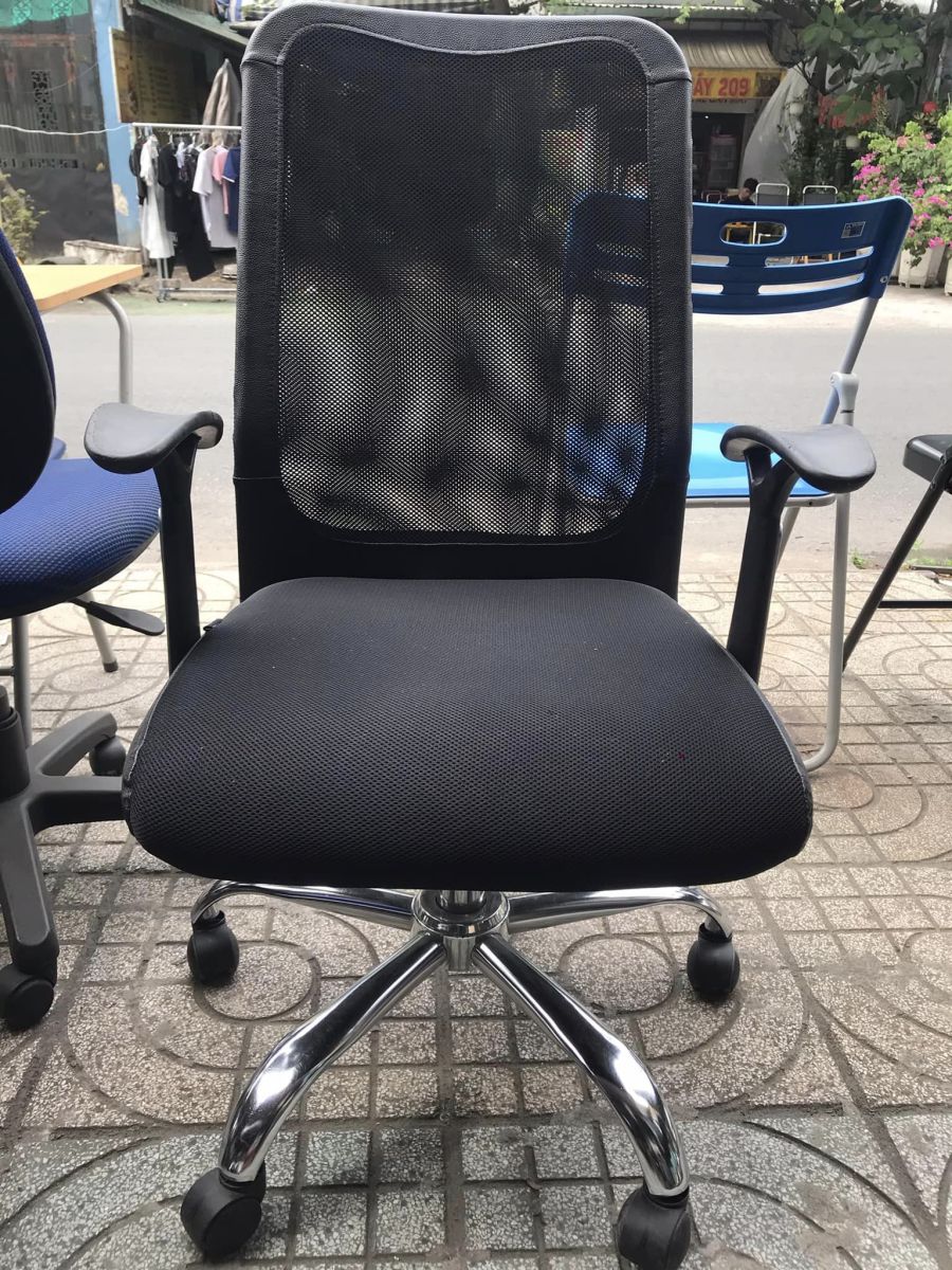 Ghế xoay hòa phát thanh lý mới 85%