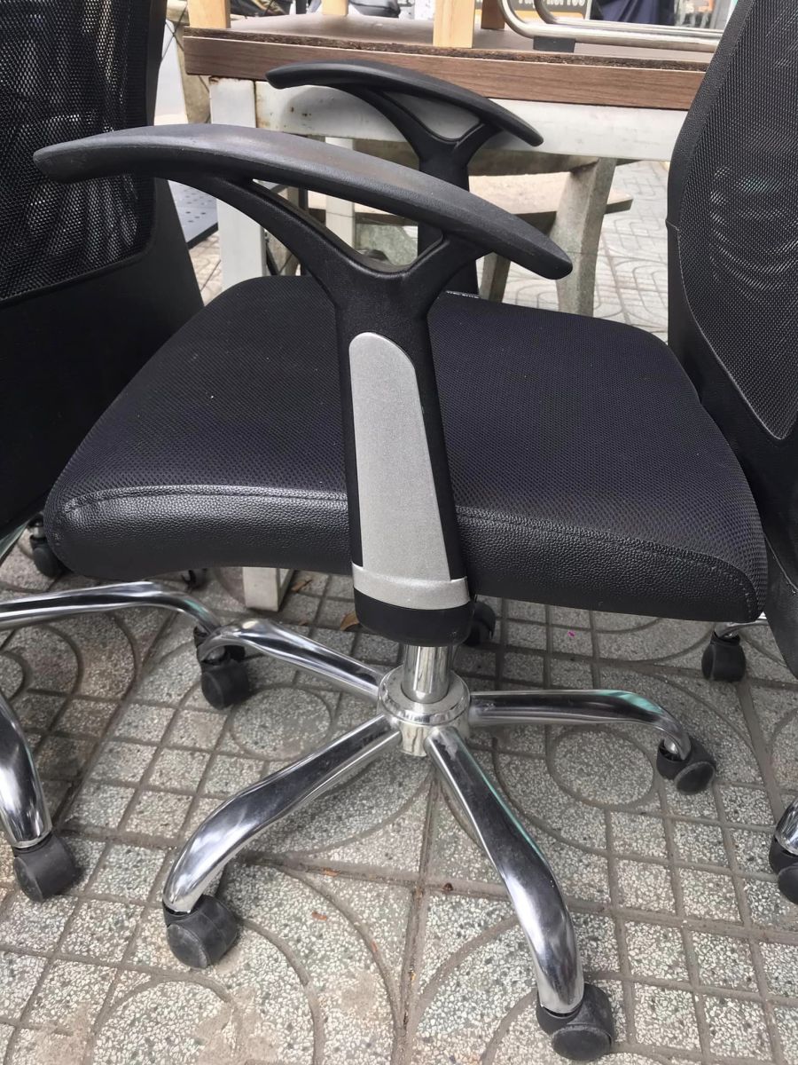 Ghế xoay hòa phát thanh lý mới 85%