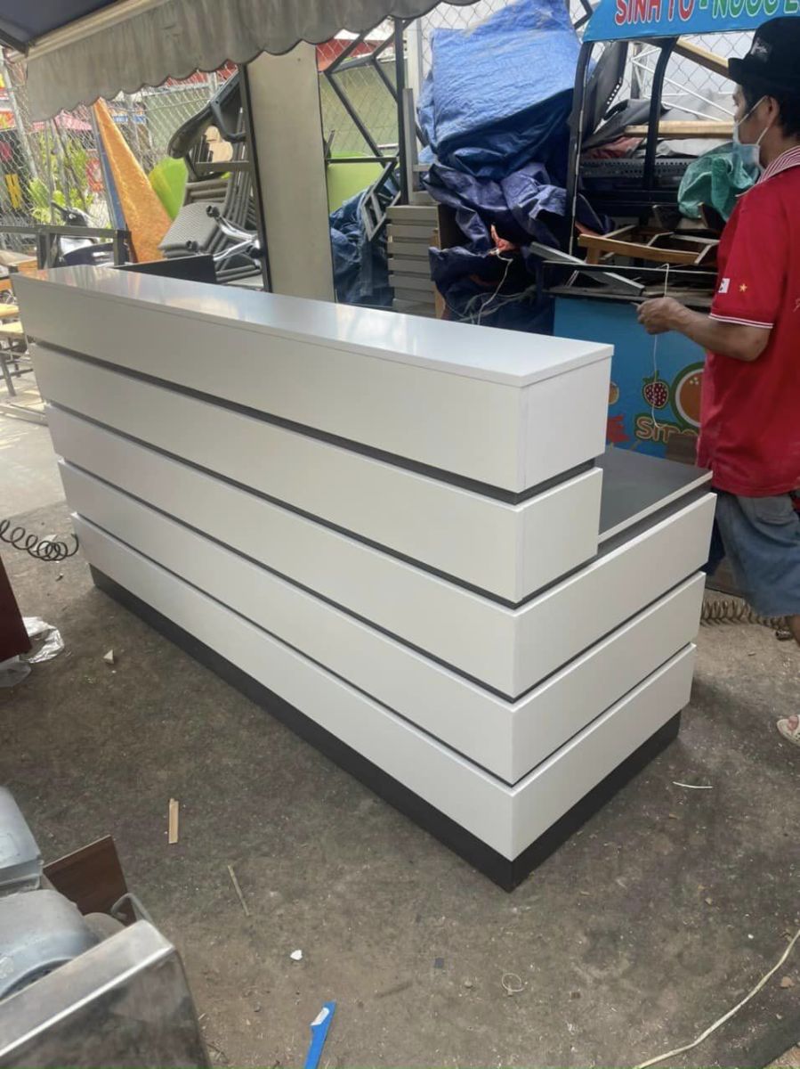 Quầy lễ tân đơn giản sang trọng PT1091