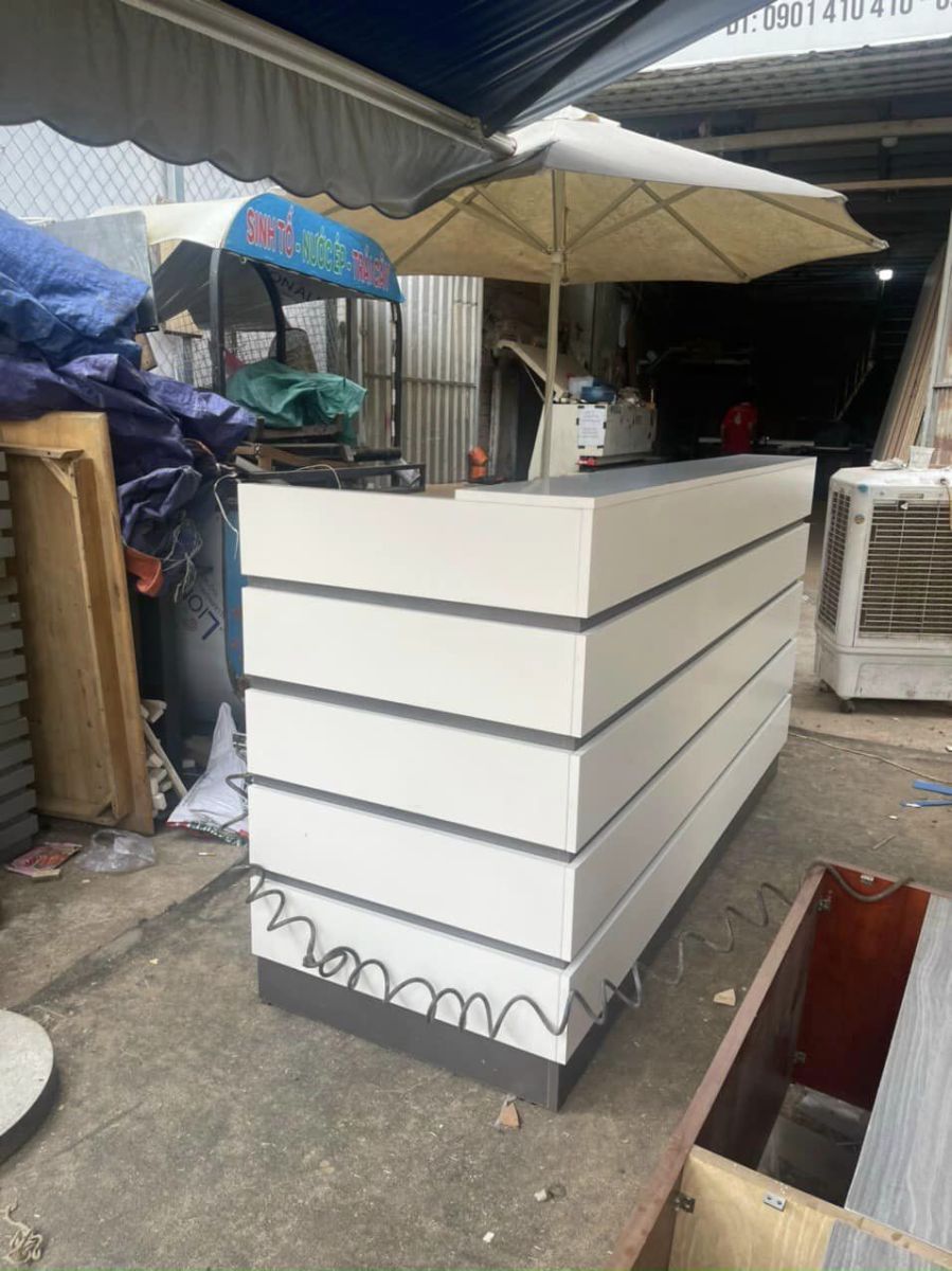 Quầy lễ tân đơn giản sang trọng PT1091