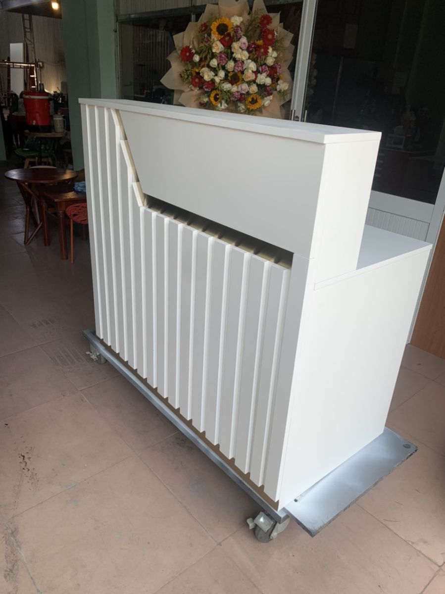 Quầy lễ tân trắng 1m2