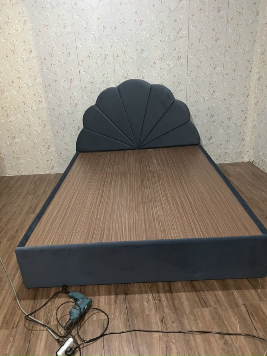 giường gỗ bọc niệm 1m8 x2m