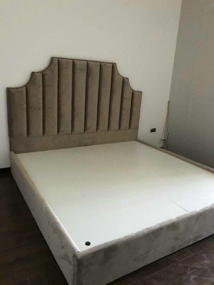 giường gỗ bọc niệm 1m8 x2m