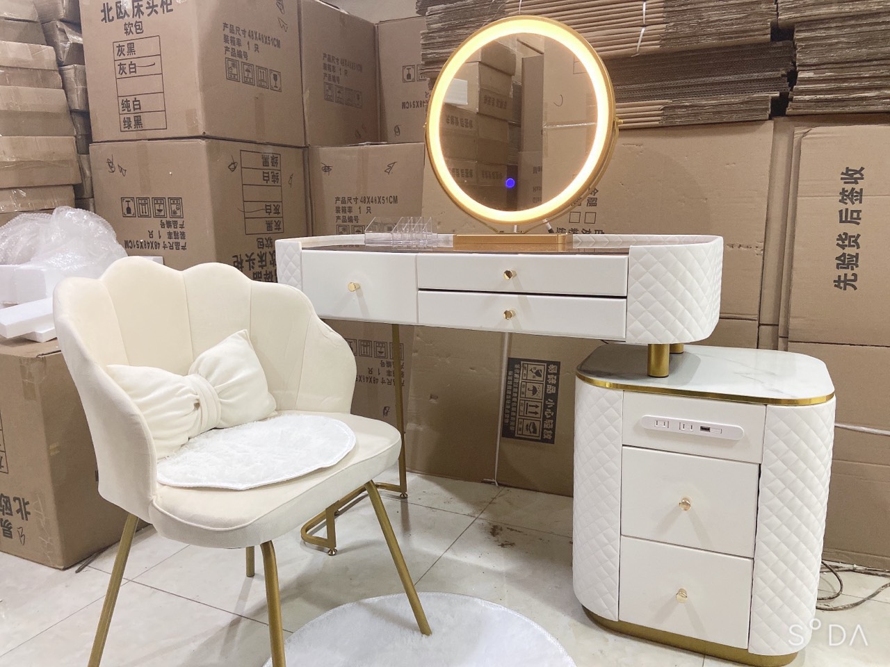 Bàn Trang Điểm Nhập Khẩu PT 01