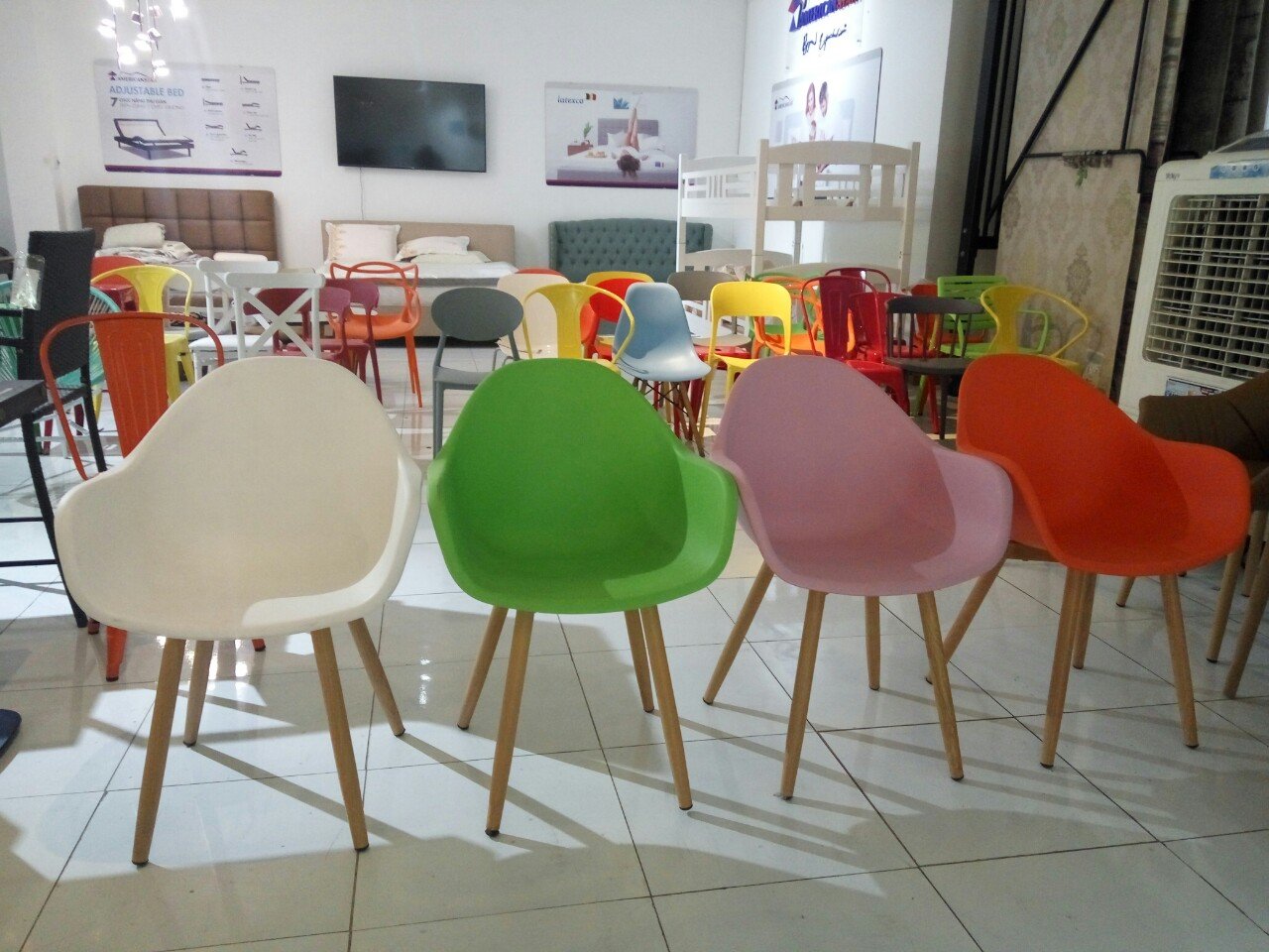 ghế nhựa cafe chân sắt hàng nhập PT039