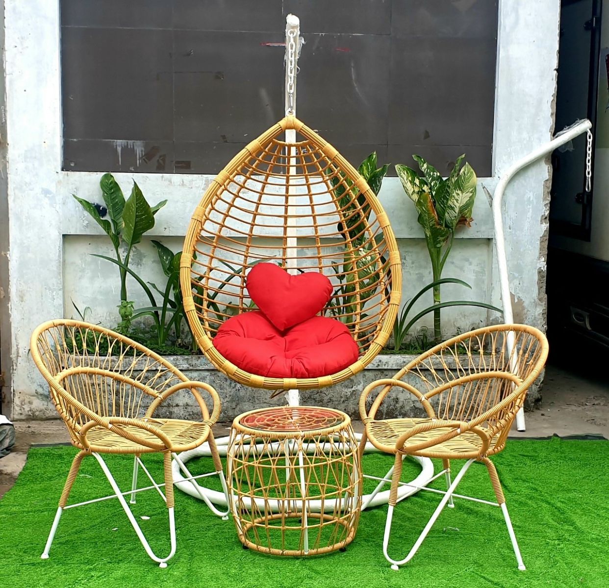 Bộ Xích đu  kèm bàn ghế PT702