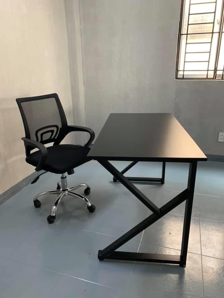 Bàn chân chữ K kèm ghế PT062