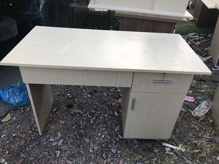 Bàn nhân viên 3 hộc PT18