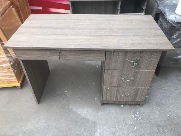 Thanh Lý Bàn Làm việc còn mới 95% PT805