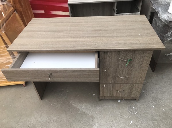 Thanh Lý Bàn Làm việc còn mới 95% PT805