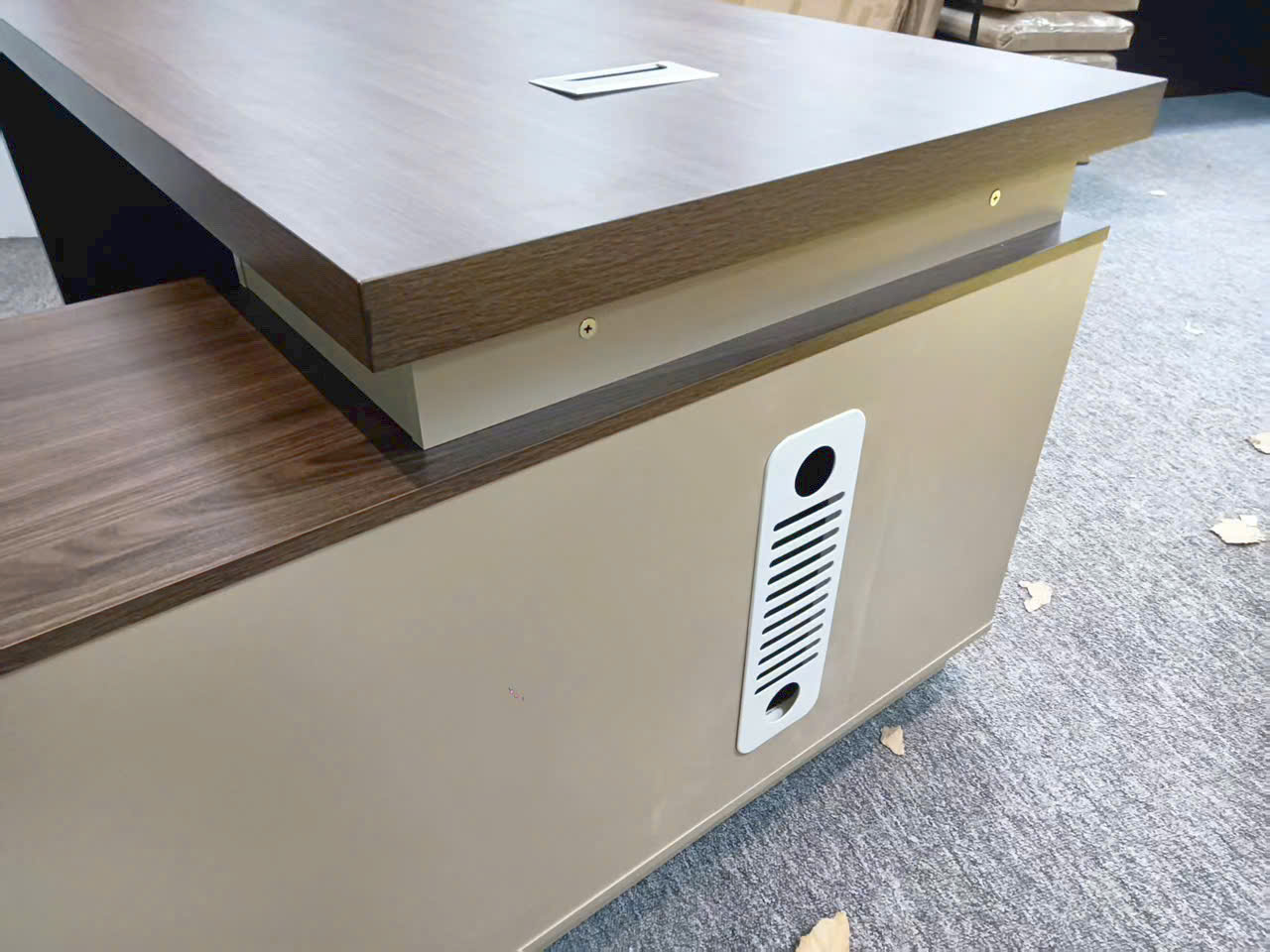 BÀN GIÁM ĐỐC GÓC L TKB01