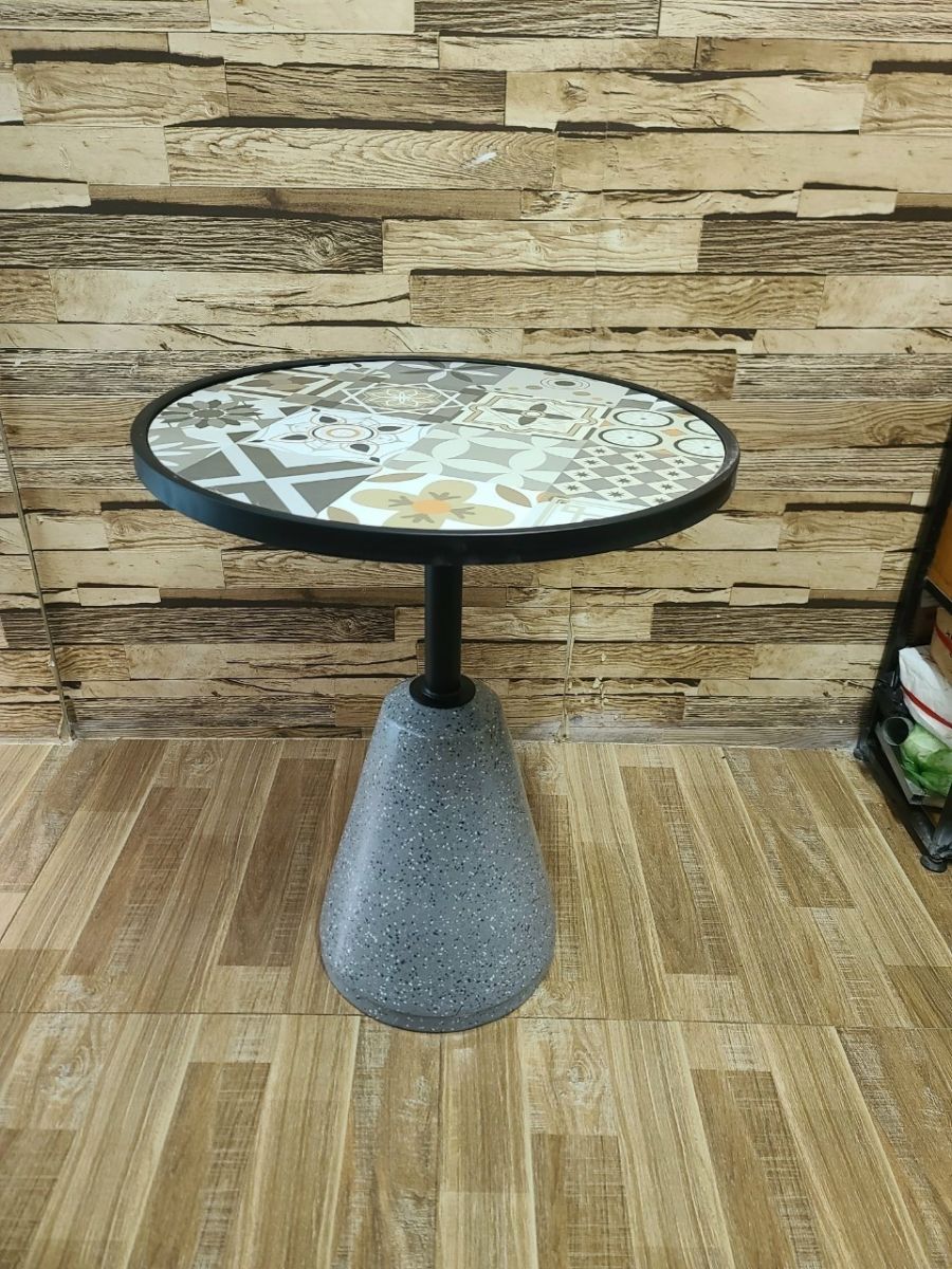 BÀN CAFE CHÂN BÊ TÔNG MẶT ĐÁ TRÒN PT223