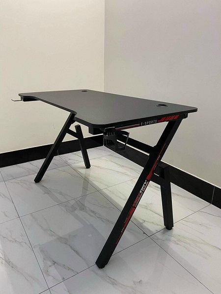 Bàn gaming chữ Y mặt cacbon