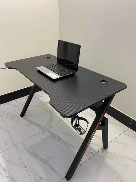 Bàn gaming chữ Y mặt cacbon