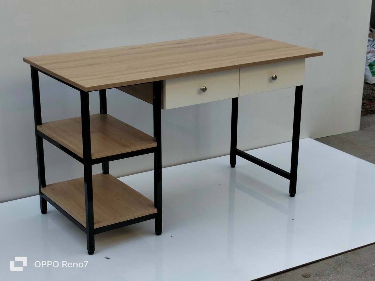 Bàn học khung sắt mặt gỗ