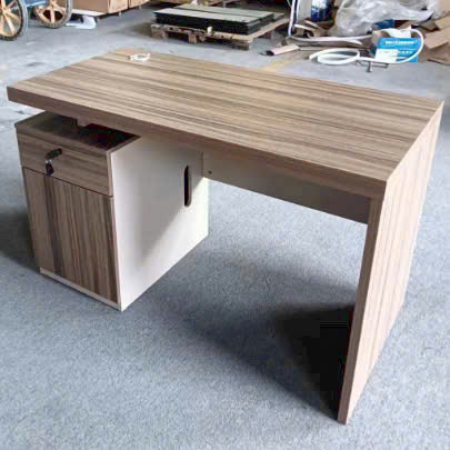 Bàn nhân viên TK08