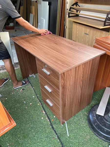 Bàn nhân viên 3 hộc PT18