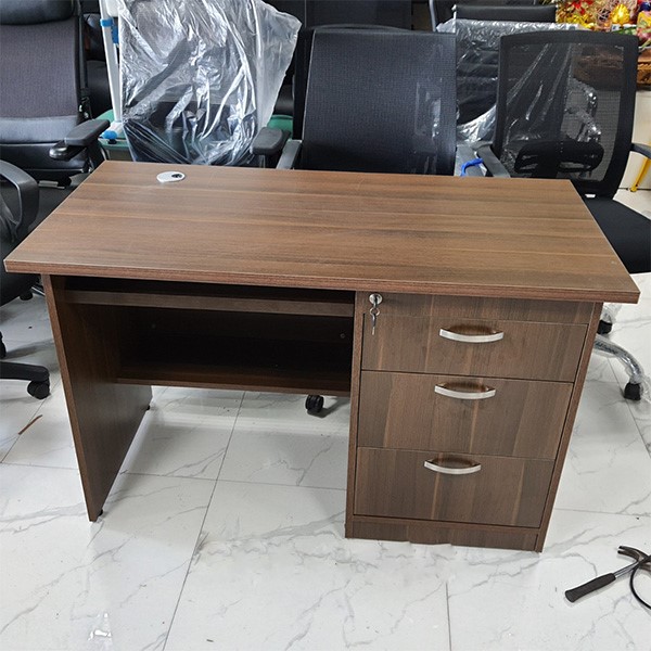 BÀN LÀM VIỆC CÓ KHAY ĐỰNG BÀN PHÍM