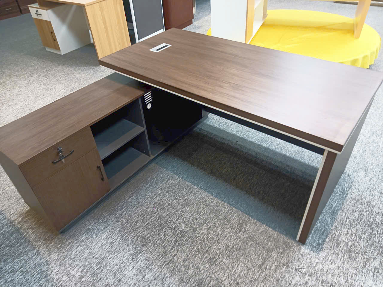 BÀN GIÁM ĐỐC GÓC L TKB01