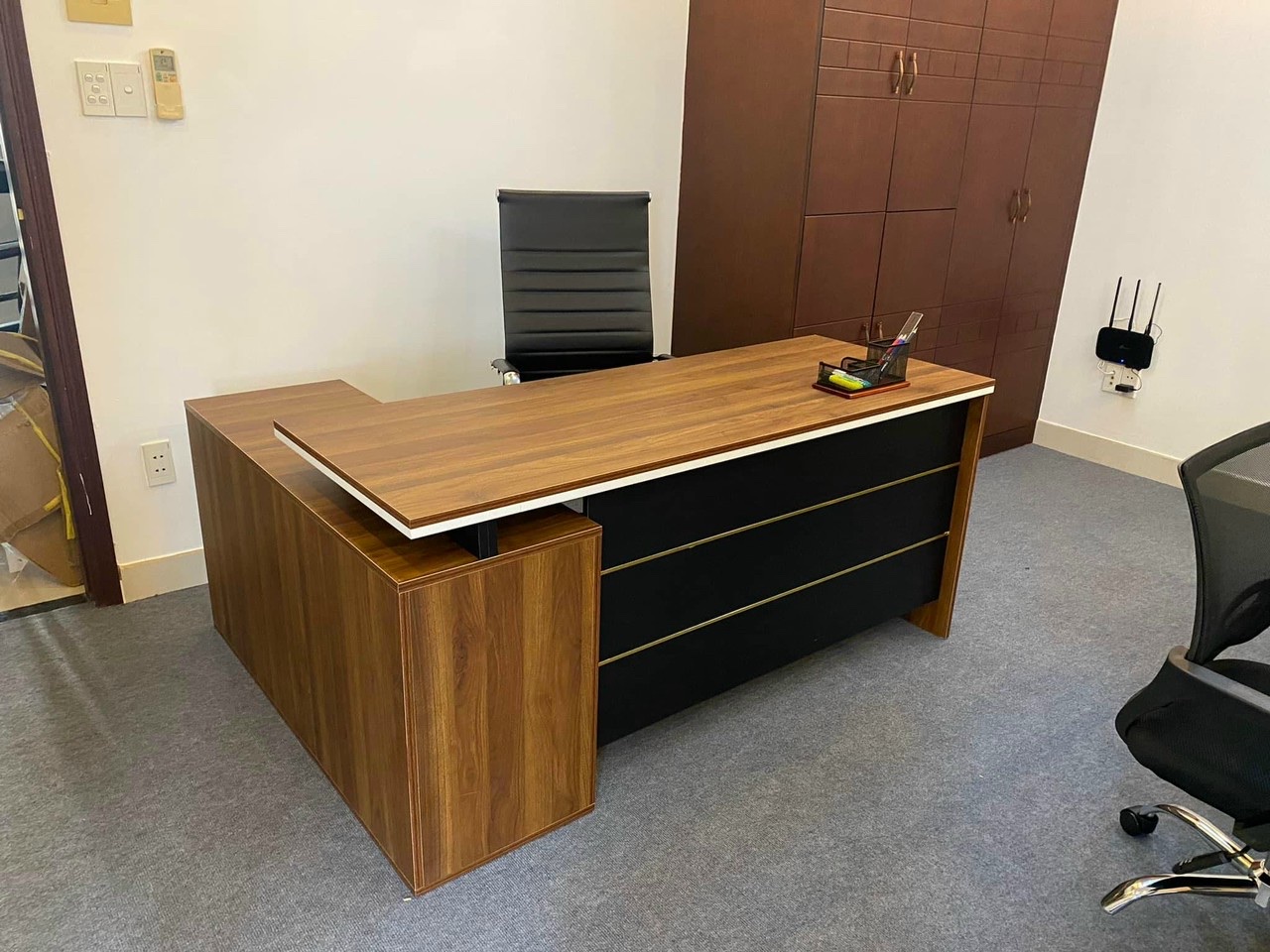 BÀN GIÁM ĐỐC PT112