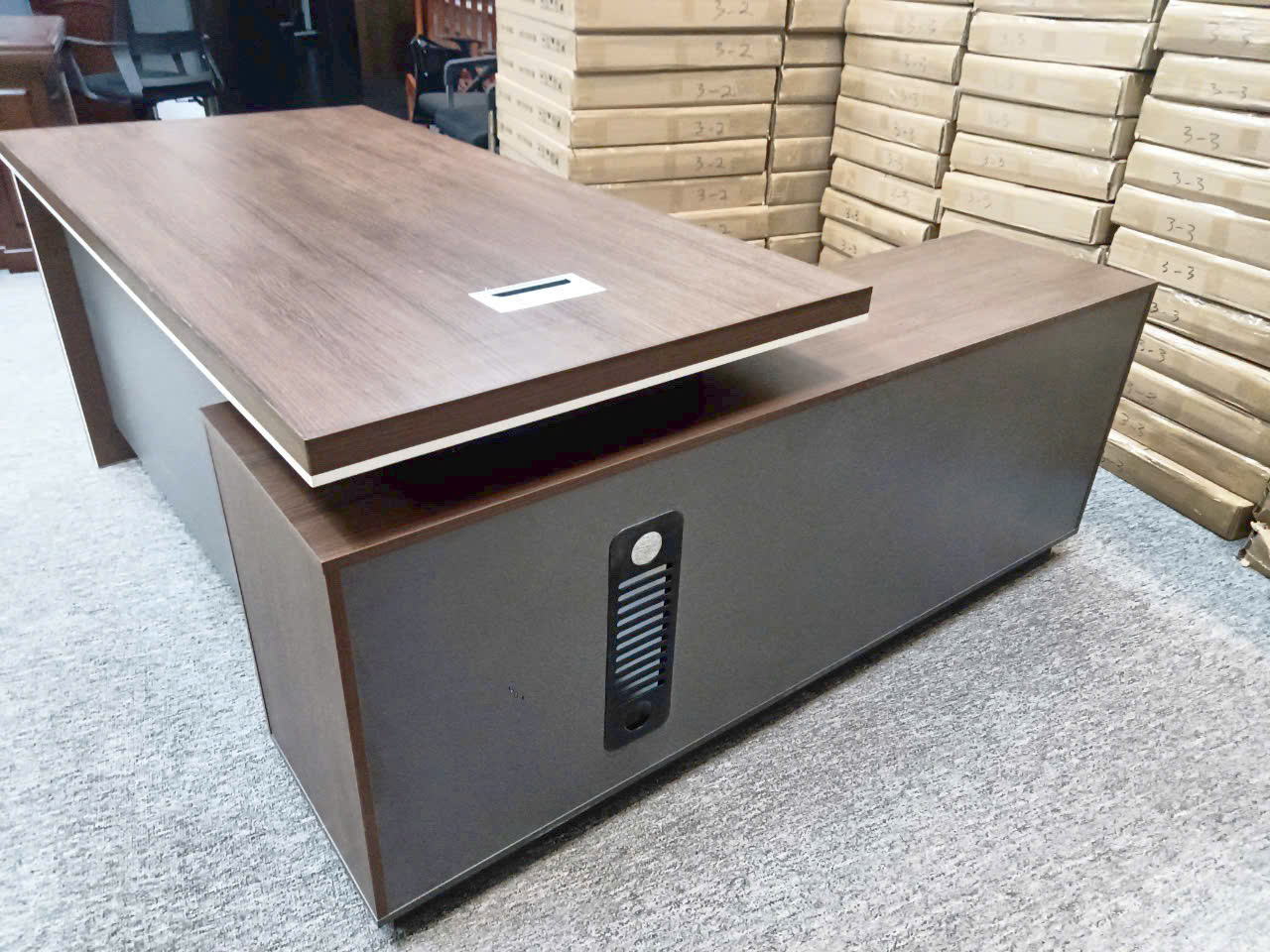 BÀN GIÁM ĐỐC GÓC L TKB01