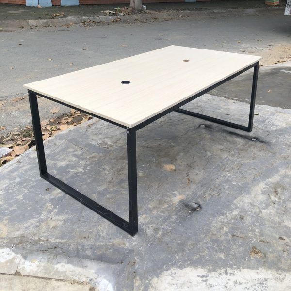 Thanh lý bàn làm việc nhóm  ,bàn họp1mx2m mới 98% giá rẻ
