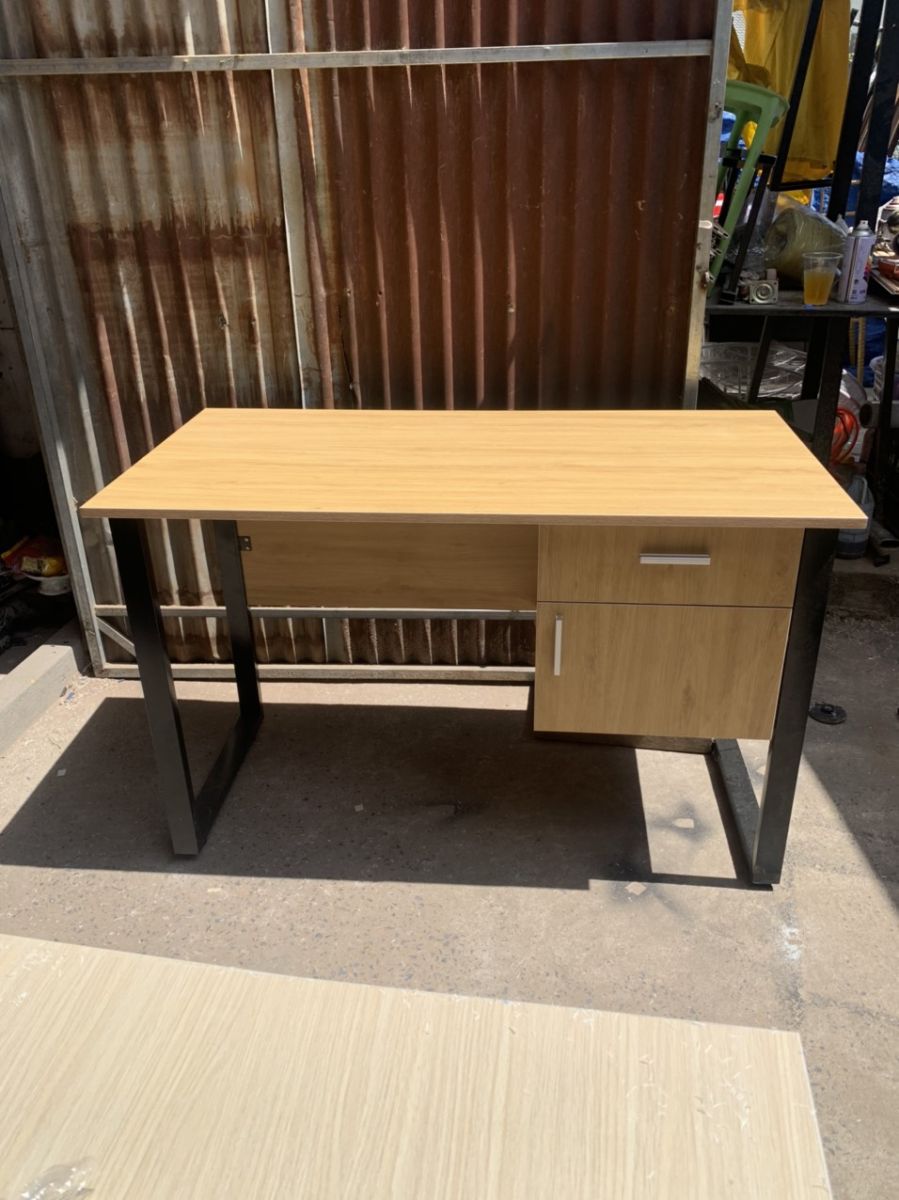 BÀN LÀM VIỆC KHUNG SẮT HỘC TREO  PT 258