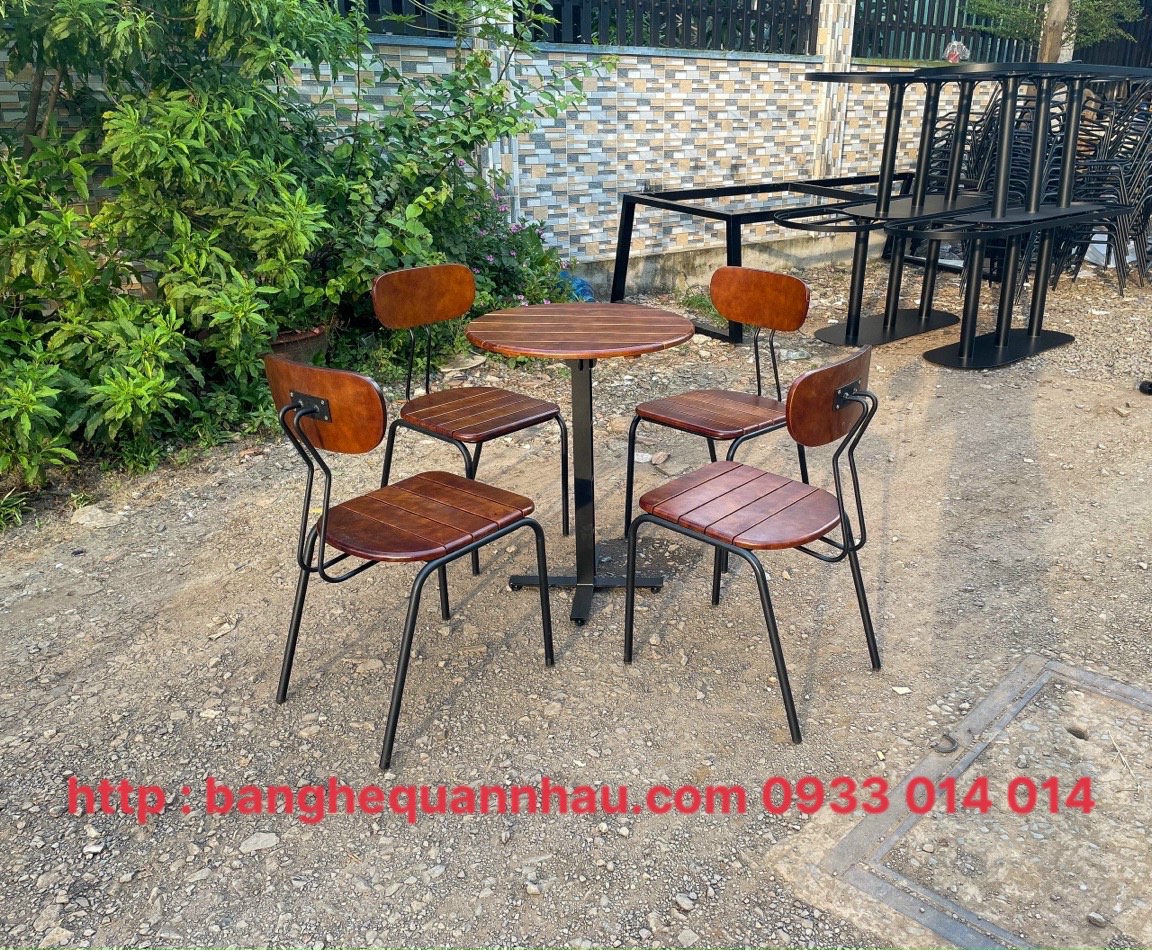 BỘ BÀN TRÒN 4 GHẾ SẮT MẶT GỖ CAFE NGOÀI TRỜI