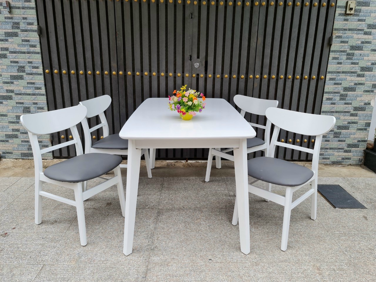 BỘ BÀN GHẾ NHÀ HÀNG MANGO SƠN TRẮNG