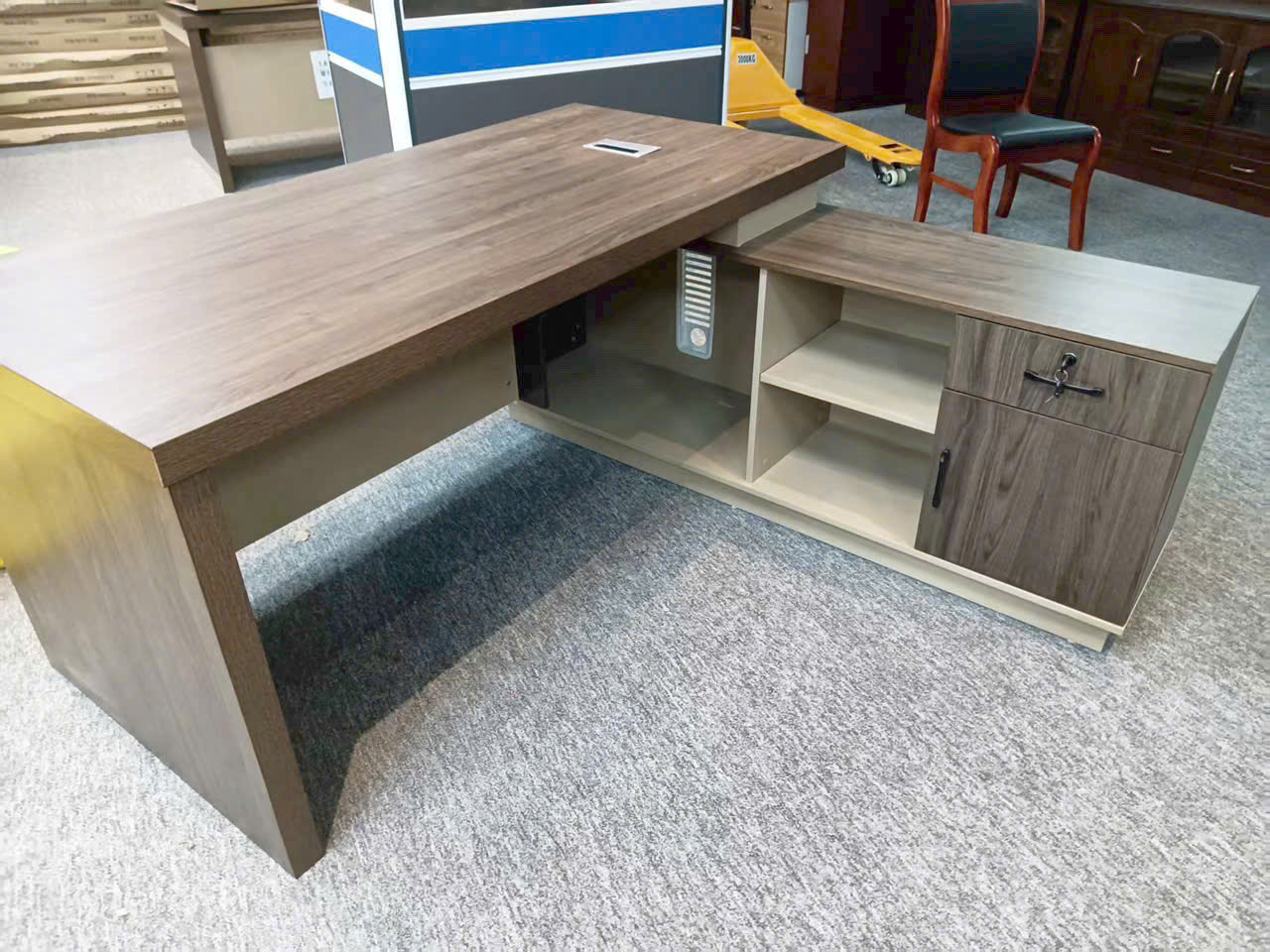 BÀN GIÁM ĐỐC GÓC L TKB01