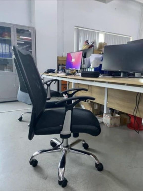 Ghế xoay hòa phát thanh lý mới 85%