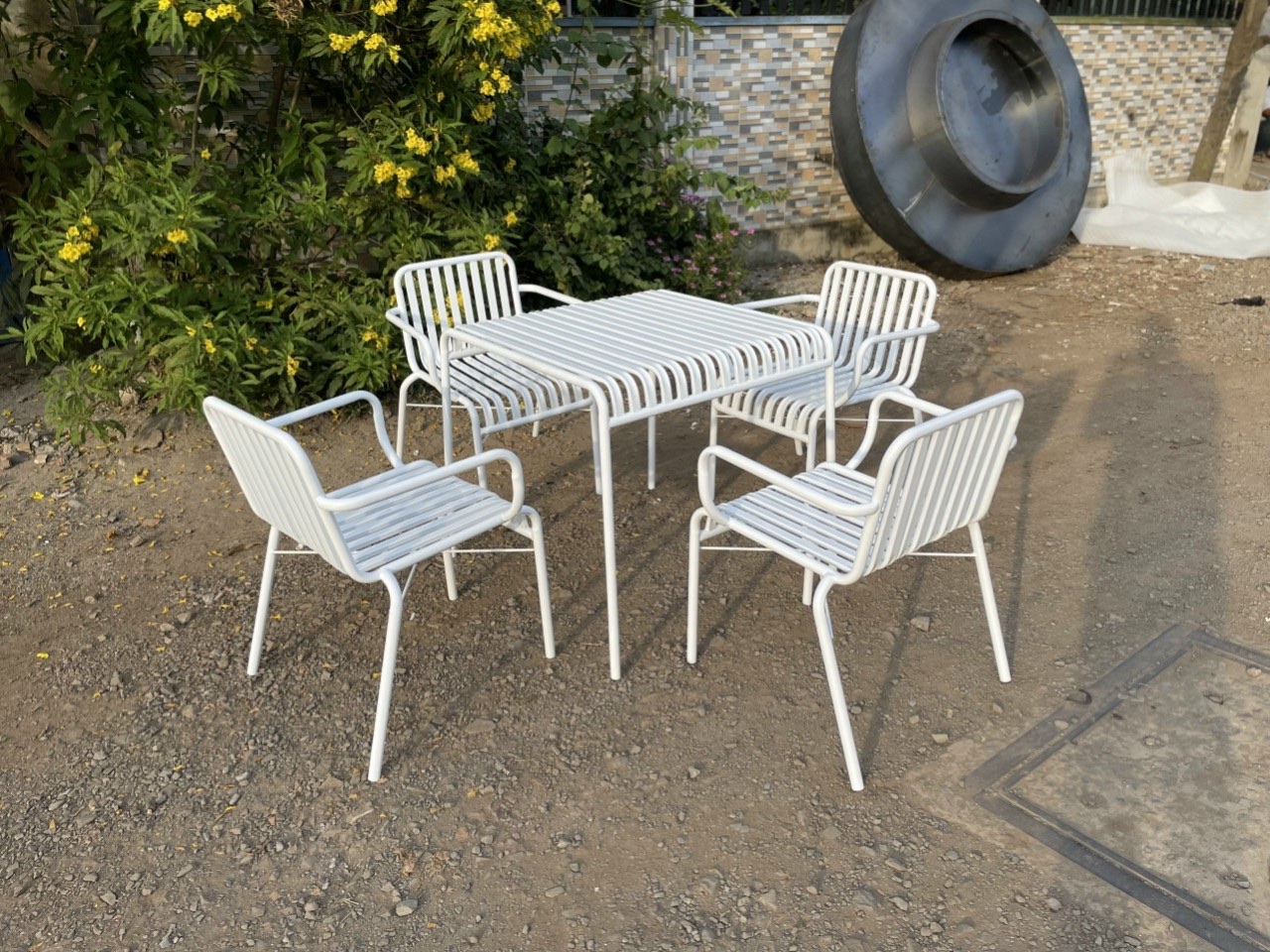 BỘ BÀN GHẾ SẮT CAFE NGOÀI TRỜI