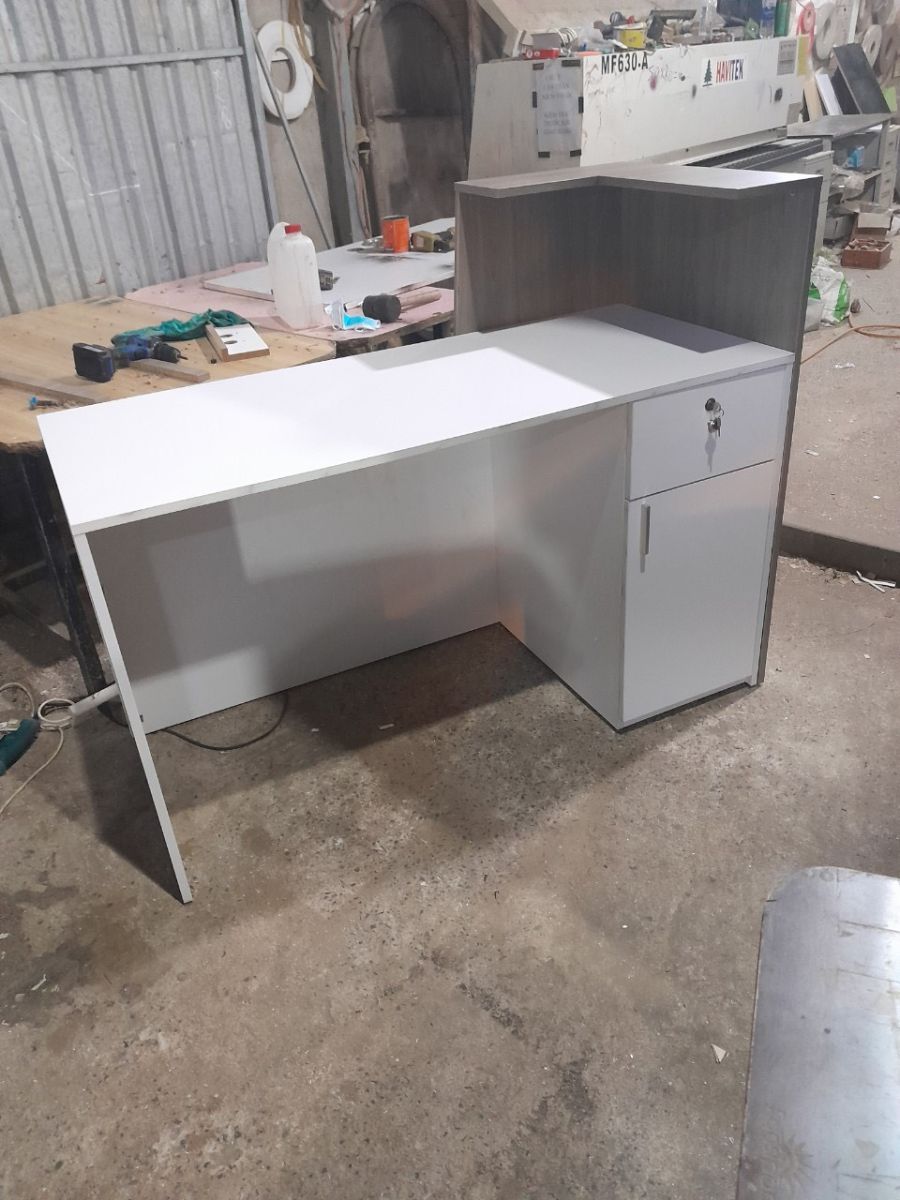 QUẦY LỄ TÂN VĂN PHÒNG