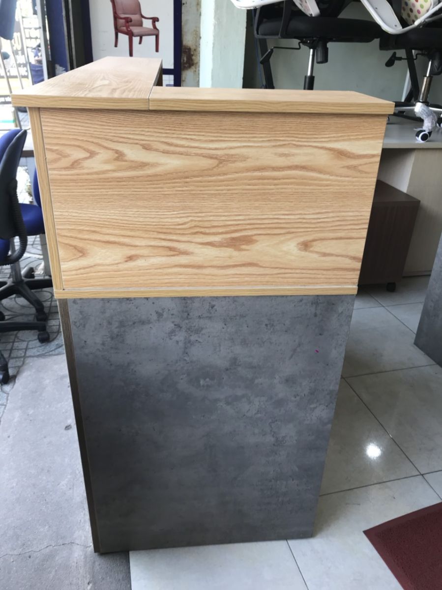 quầy lễ tân thanh lý giá rẻ dài 1m2 PT01