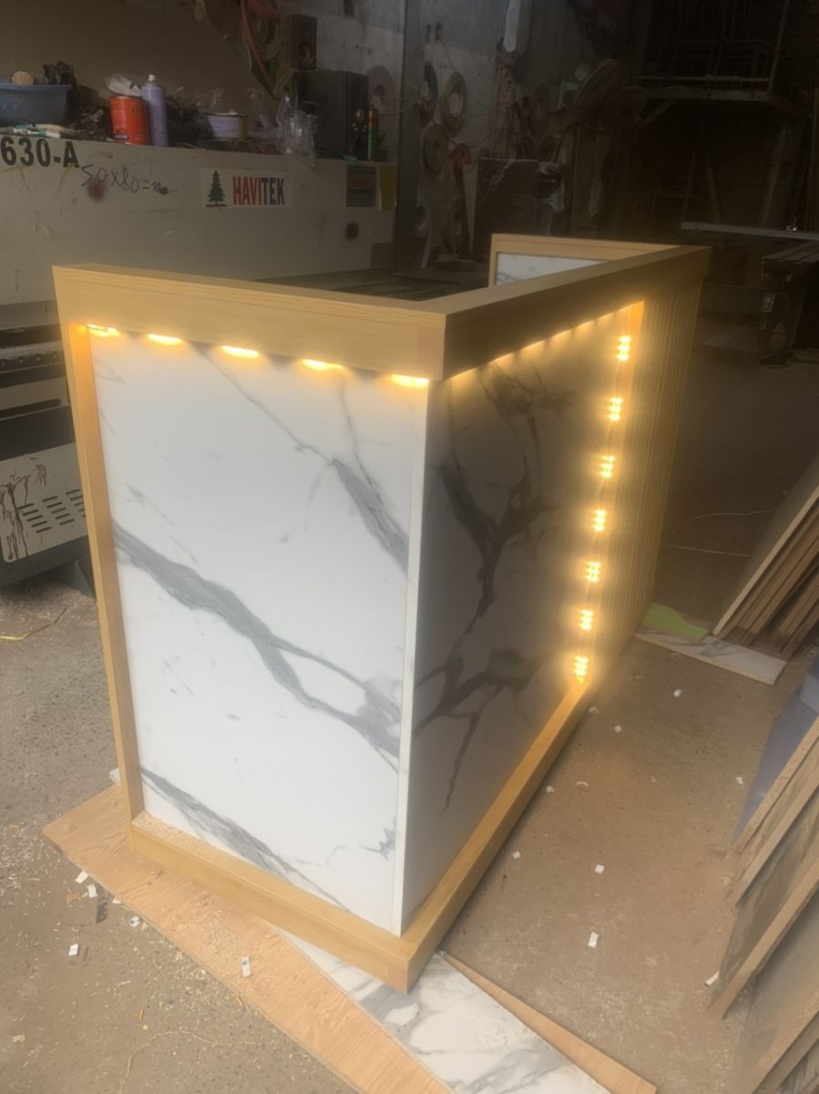 QUẦY LỄ TÂN VĂN PHÒNG NGAN 1M4 CÓ ĐÈN LED