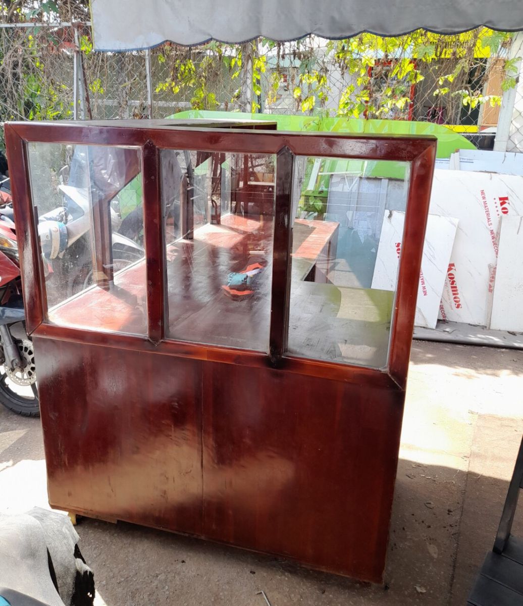 Quầy gỗ mặt kính góc L hàng cũ , còn mới 90%