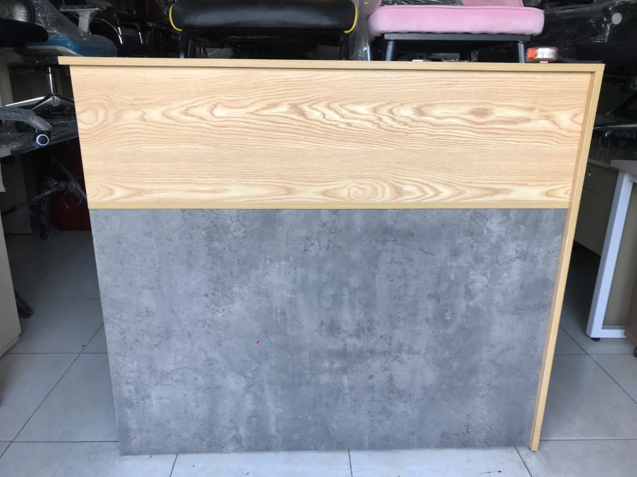 quầy lễ tân thanh lý giá rẻ dài 1m2 PT01