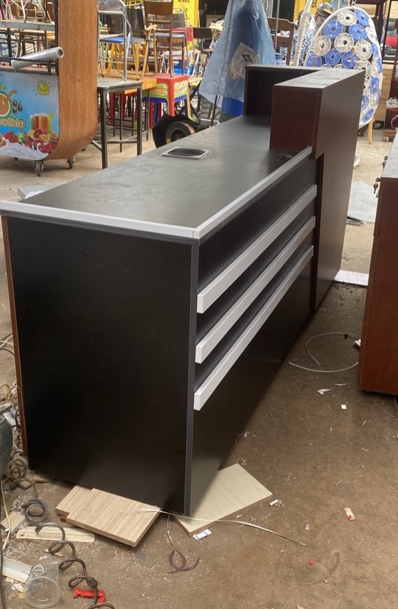 QUẦY LỄ TÂN VĂN PHÒNG BẤT ĐỘNG SẢN NÂU ĐEN 2M