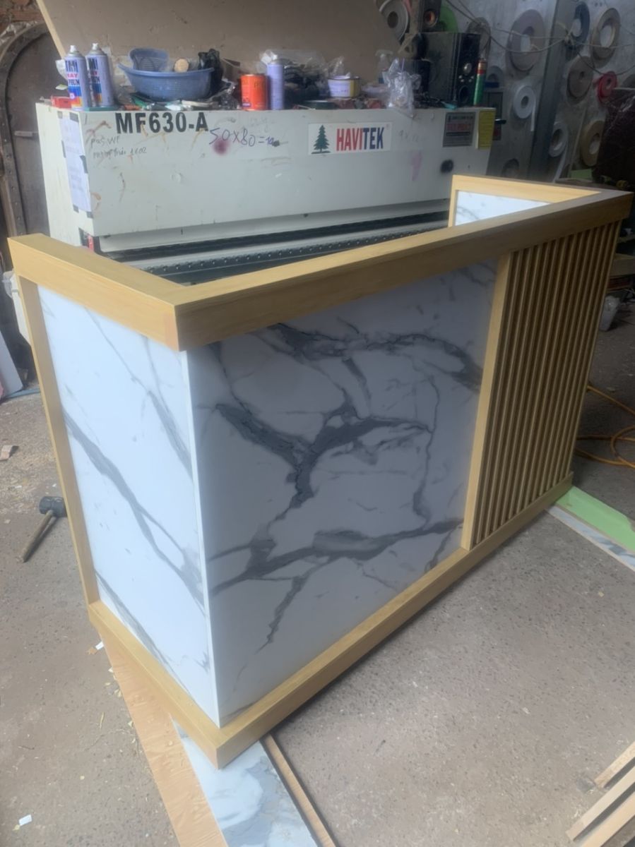 QUẦY LỄ TÂN VĂN PHÒNG NGAN 1M4 CÓ ĐÈN LED