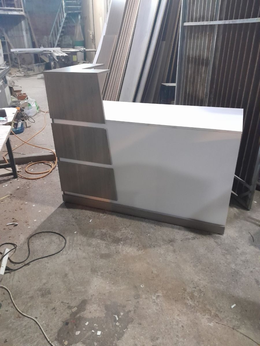 QUẦY LỄ TÂN VĂN PHÒNG