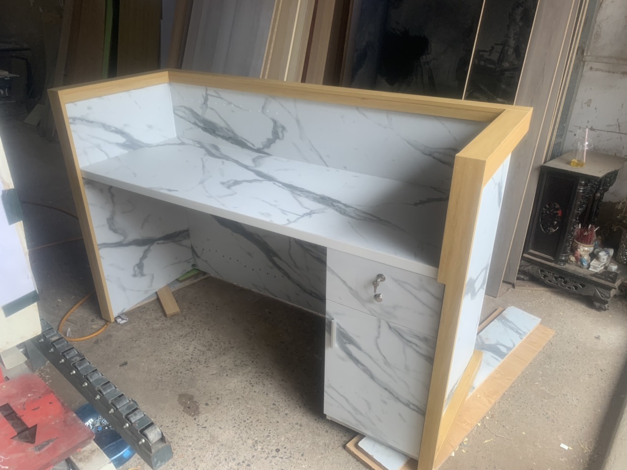 QUẦY LỄ TÂN VĂN PHÒNG NGAN 1M4 CÓ ĐÈN LED