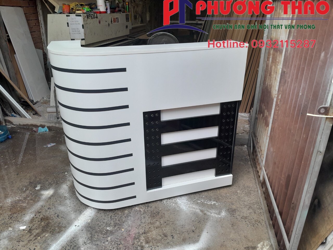 Quầy Lễ Tân Bo Góc Tròn Trắng Đen