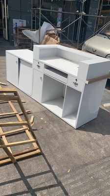 Bàn lễ tân thiết kế tiện lợi cho của hàng PT1018