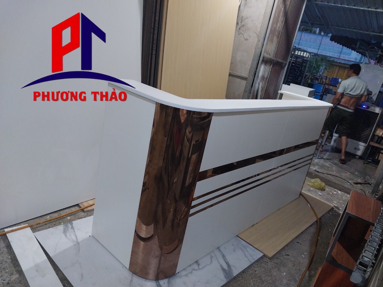 Quầy Lễ Tân Bo Góc Tròn Trắng Đen